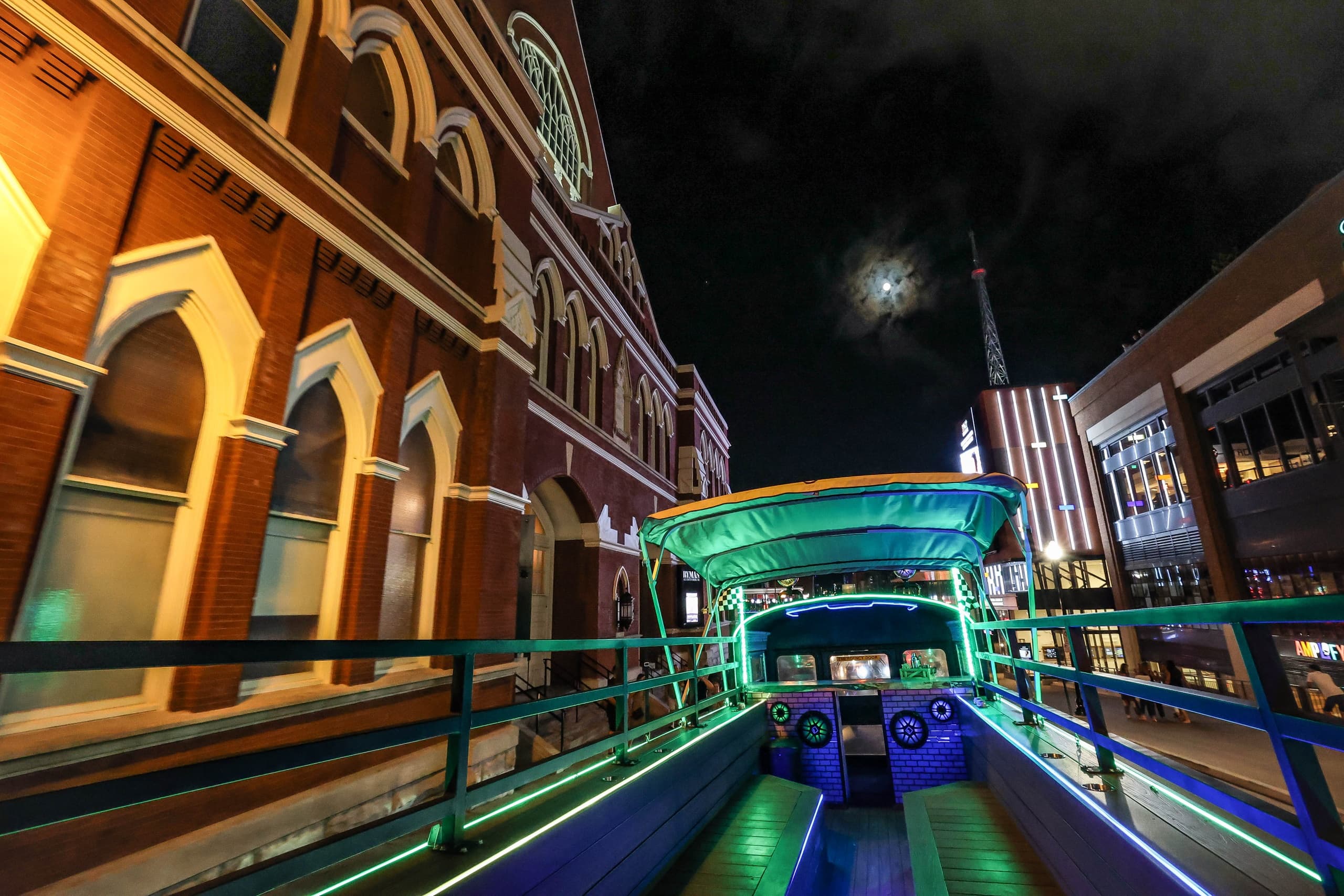 Rowdy Bus Nashville Party Tour: Open-Air Music City Pub Crawl photo 2