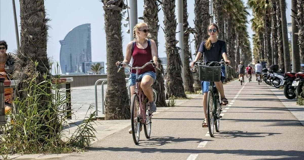 Barcelona Bike Tour Highlights with In Out Barcelona