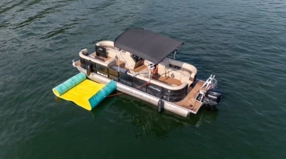 Captain Bentley Tritoon Pontoon Adventure on Lake Lewisville