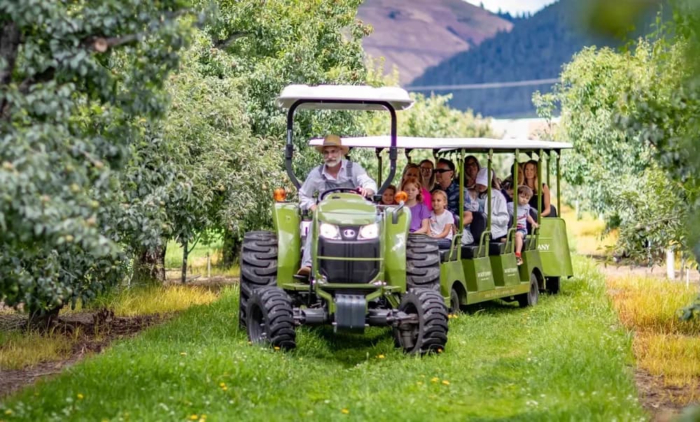 Tractor Tram & Tasting: The Fruit Company Orchard Tour in Hood River