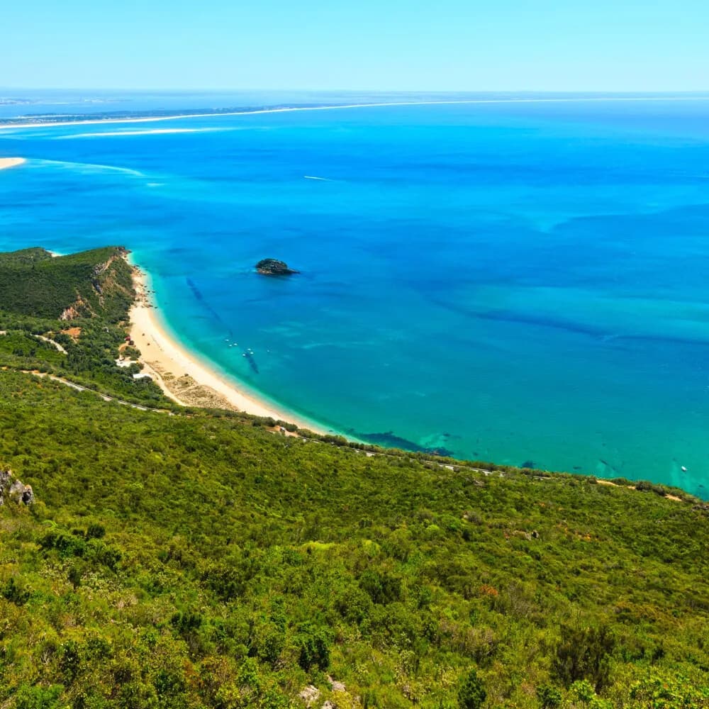 Arrábida & Sesimbra Day Tour: Palmela Castle, Portinho Beach & Cabo Espichel