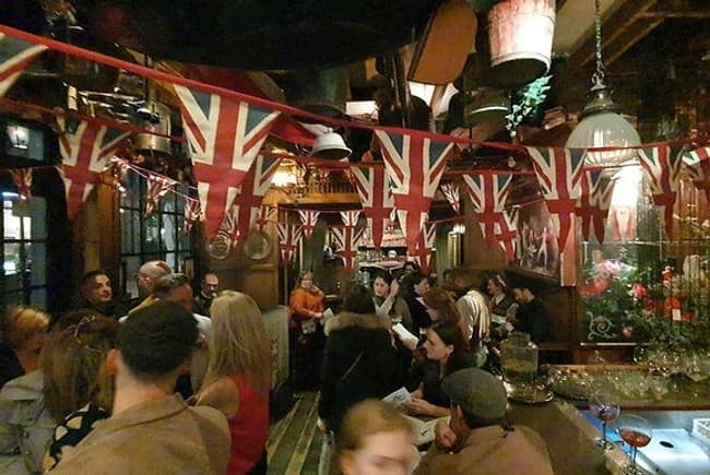 Pub Crawling & Sing-along in London with The Great Weekender