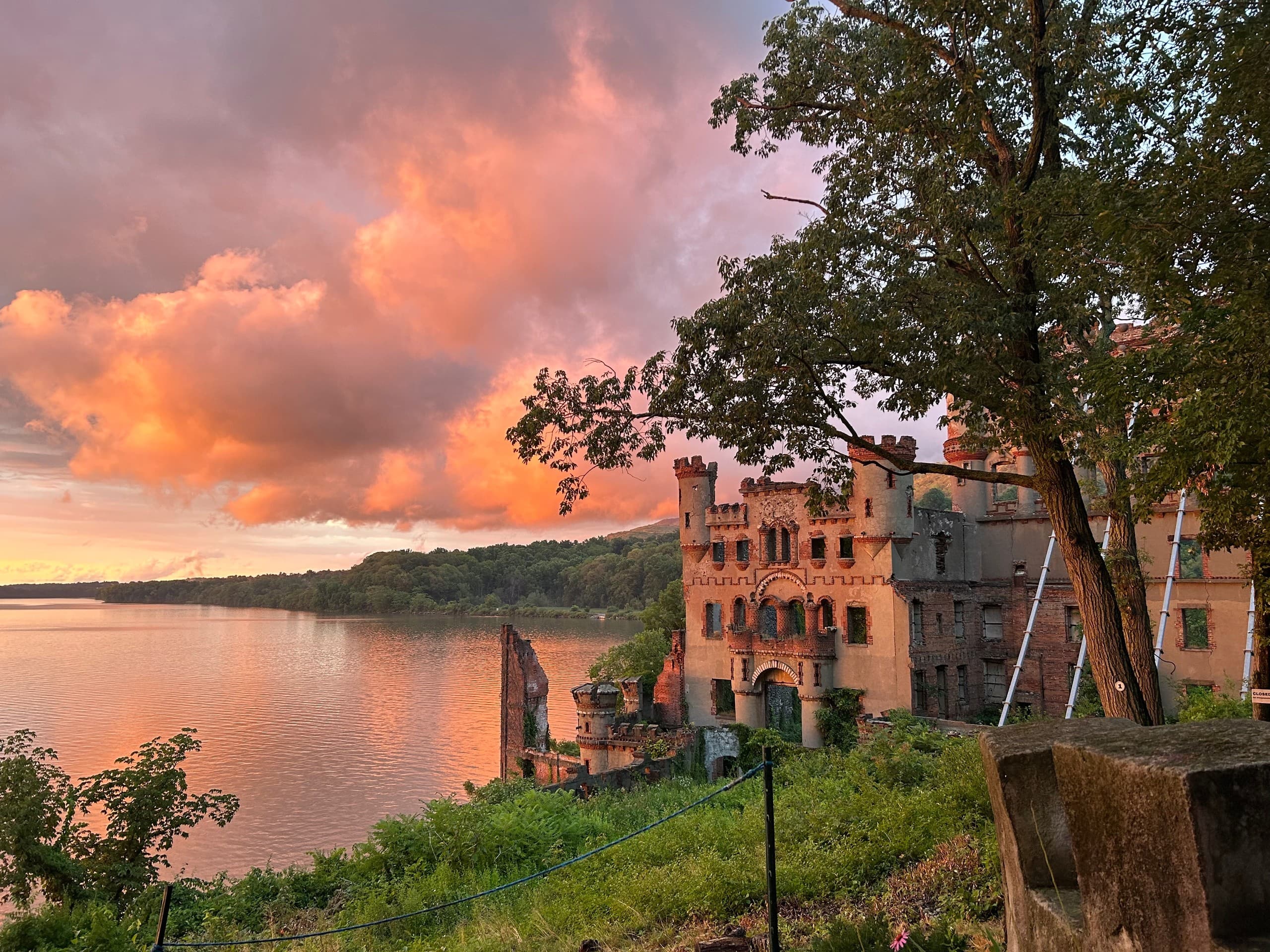 Bannerman Island Cruise & Walking Tour: Pollepel Island, Grotto Access from Beacon