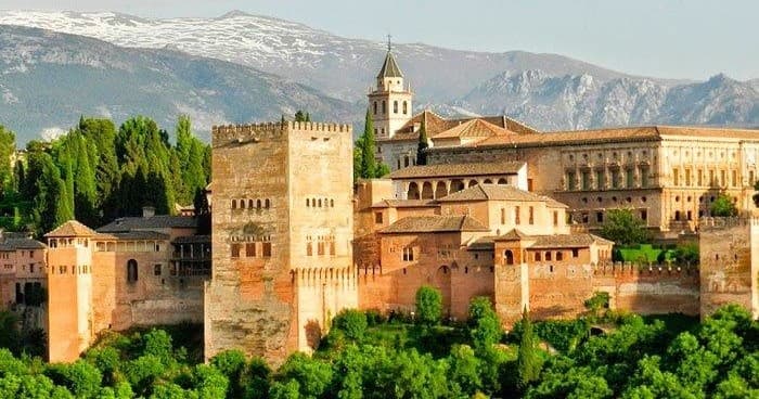 Explore the Alhambra: Guided Tour from Málaga Cruise Terminal