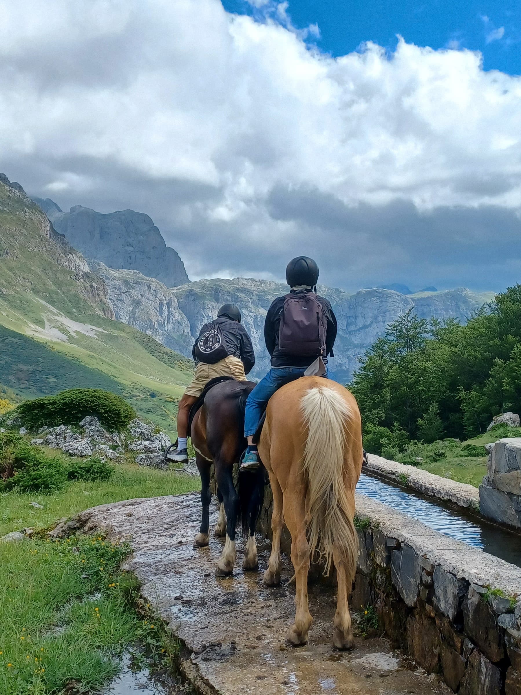 Horseback Riding in Picos de Europa with El Portal de Picos