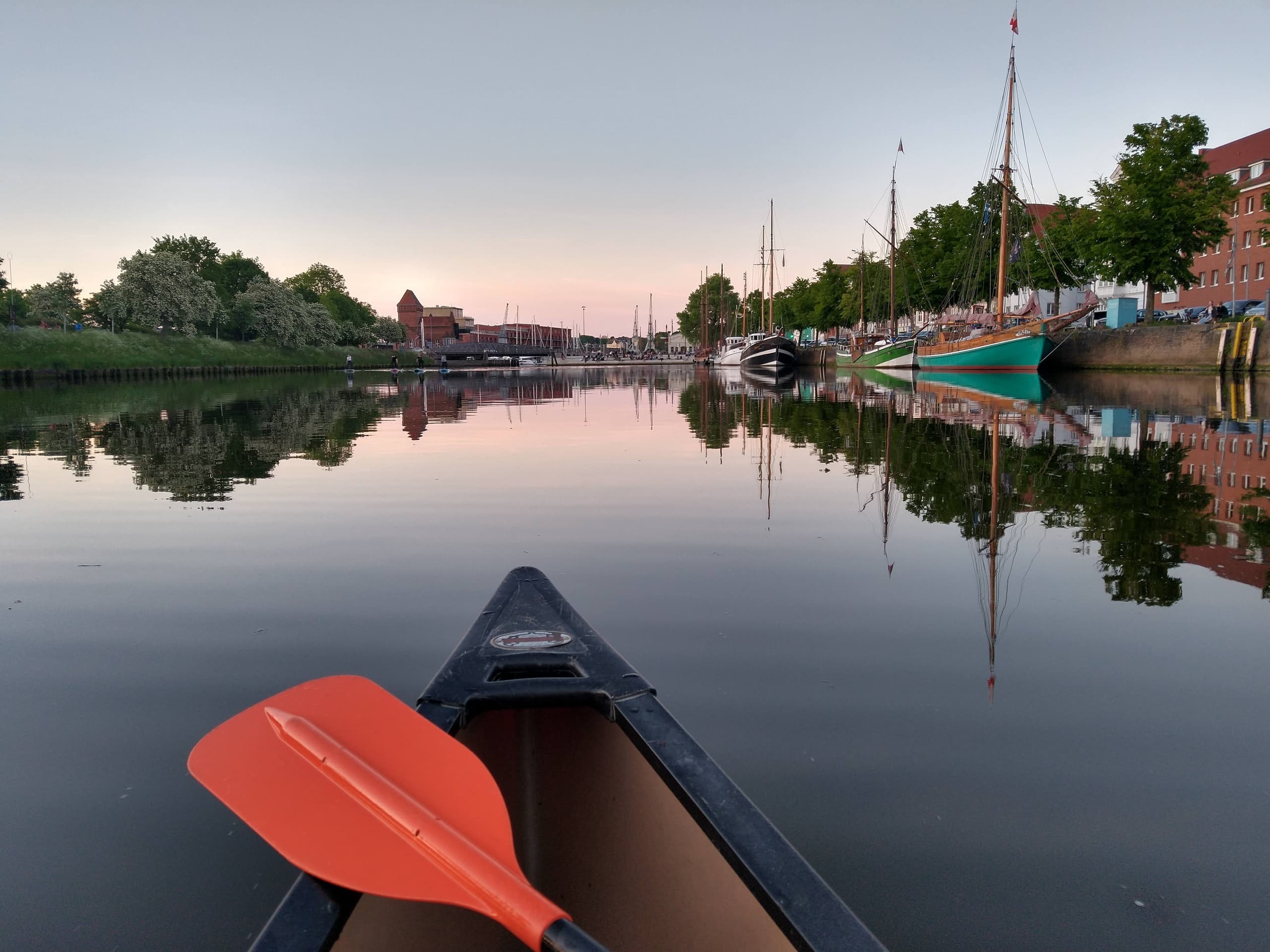 Experience the Premium Mittlere Trave Canoe Tour: 17.5 km of Scenic Paddling and Nature in Schleswig-Holstein