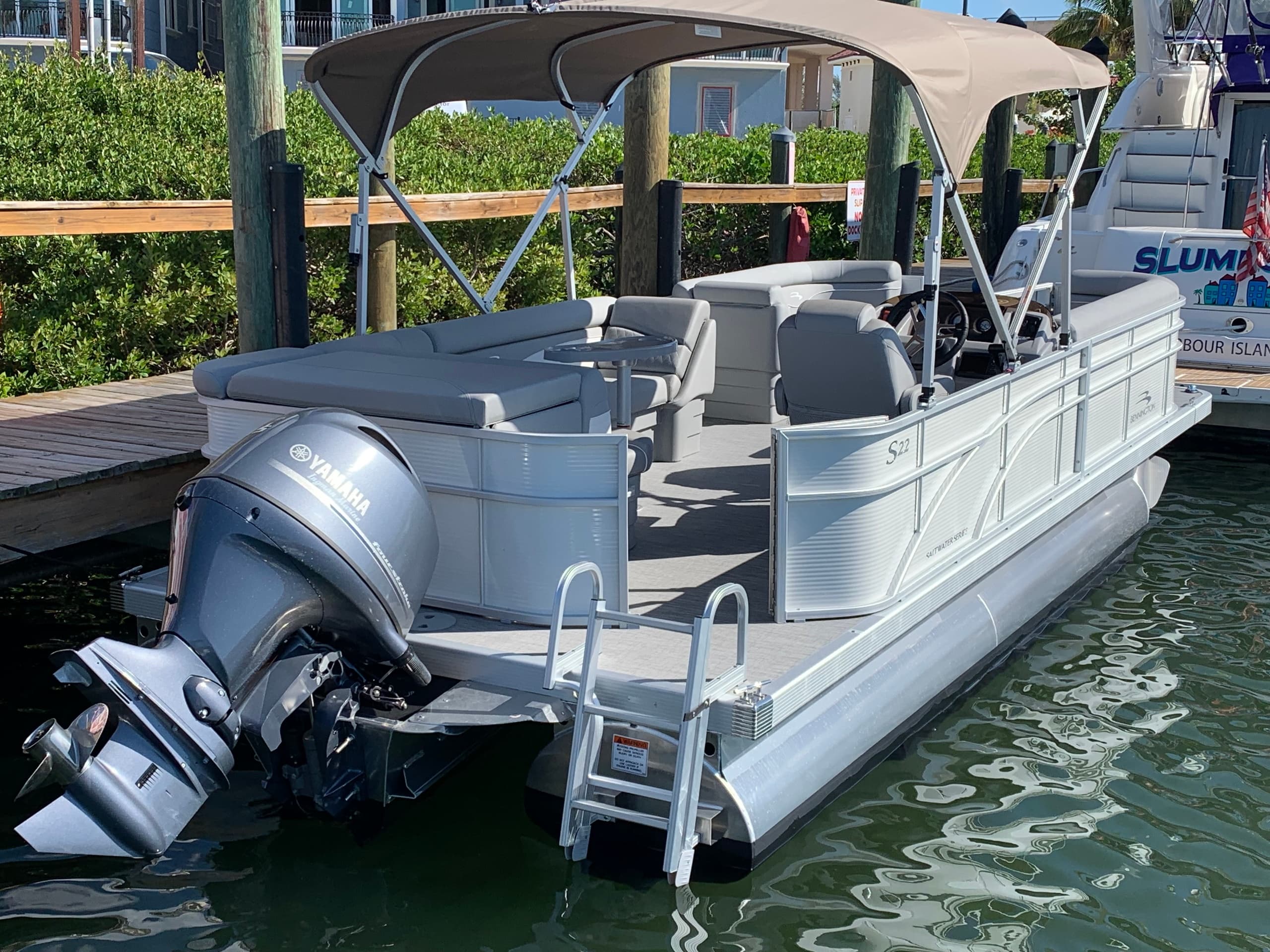 Luxury 22’ Pontoon Cruz White Rental in Venice, Florida