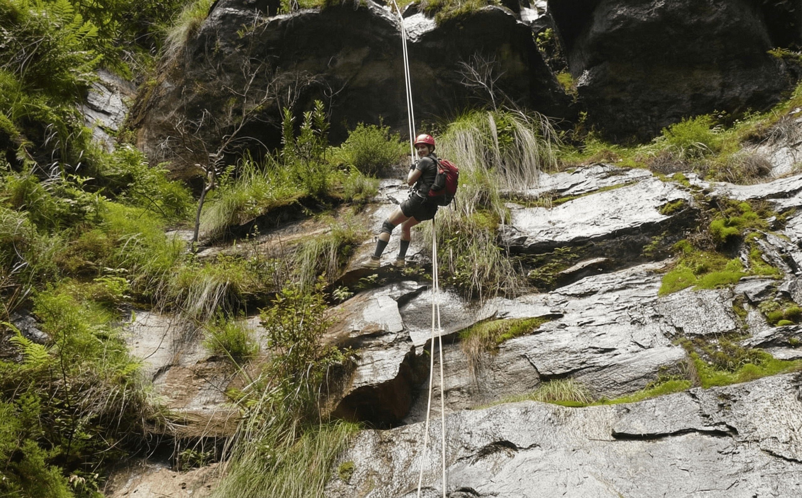 Yileen Canyon Canyoning: Abseils, Pools & Grose Valley Views in the Blue Mountains