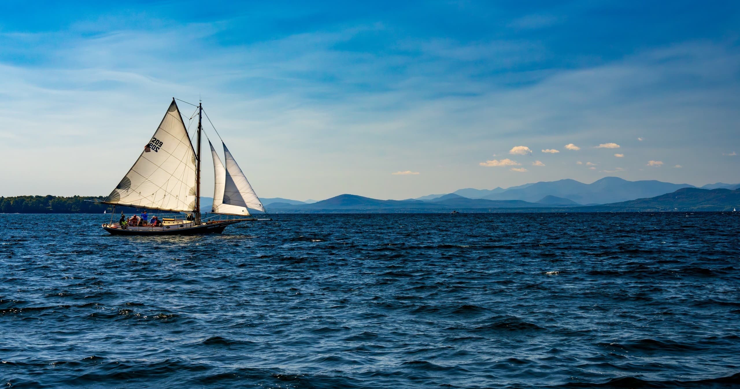 Sail Lake Champlain on a Historic Friendship Sloop: Two-Hour Public Daytime Cruise from Burlington photo 2
