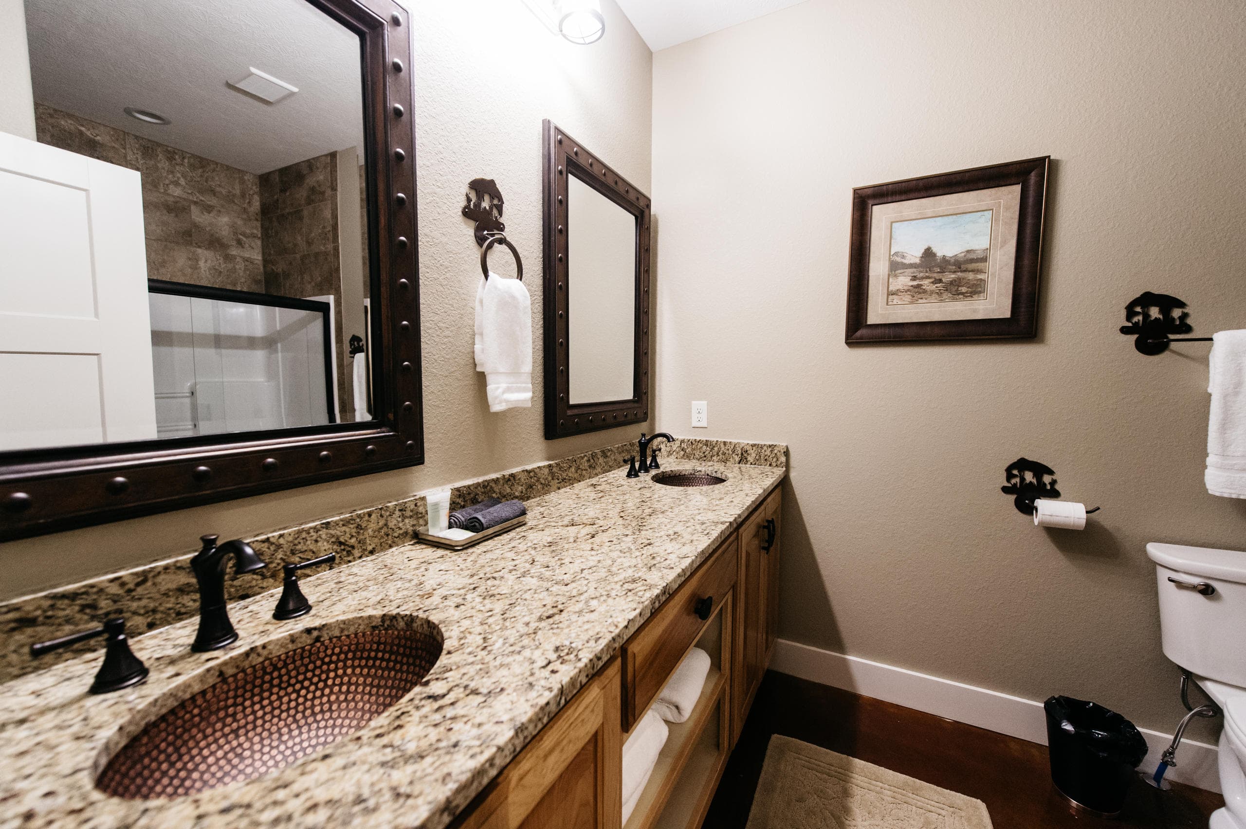 Relaxing Hotel Stay at Cranor's White River Lodge in Cotter photo 1