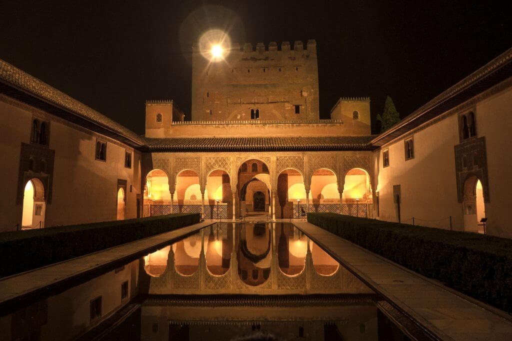 Night Tour & Cultural Experience at Alhambra with Granada Card