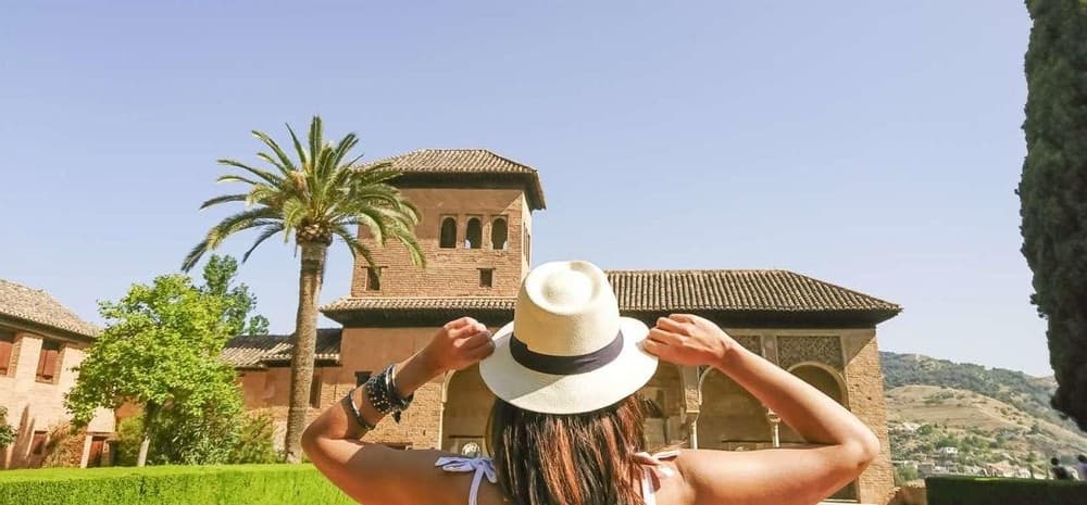 Historical Tour & Sightseeing with Andalsur Excursiones in Granada