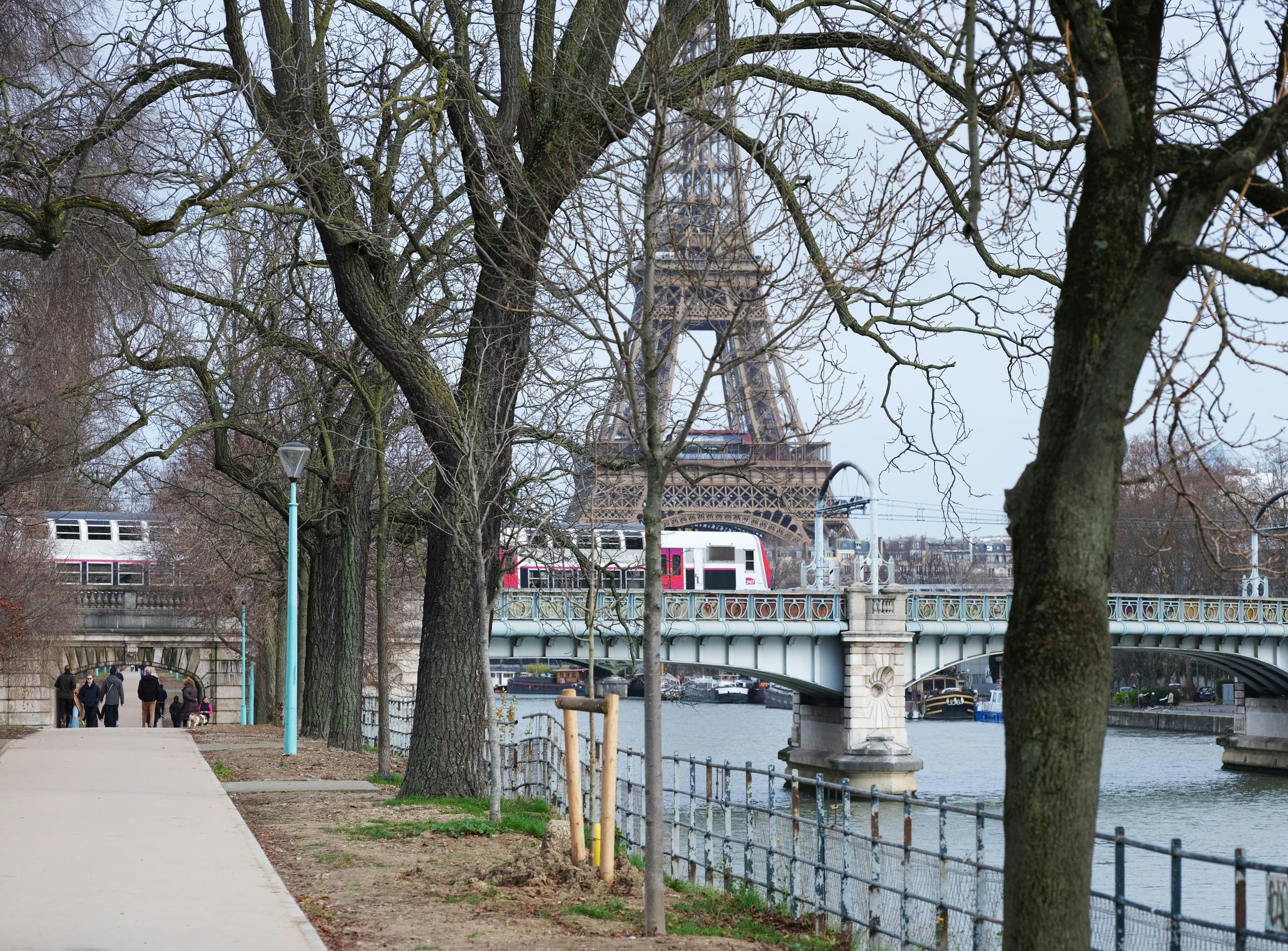 Land Adventures: Eiffel Tower Summit Tickets in Paris