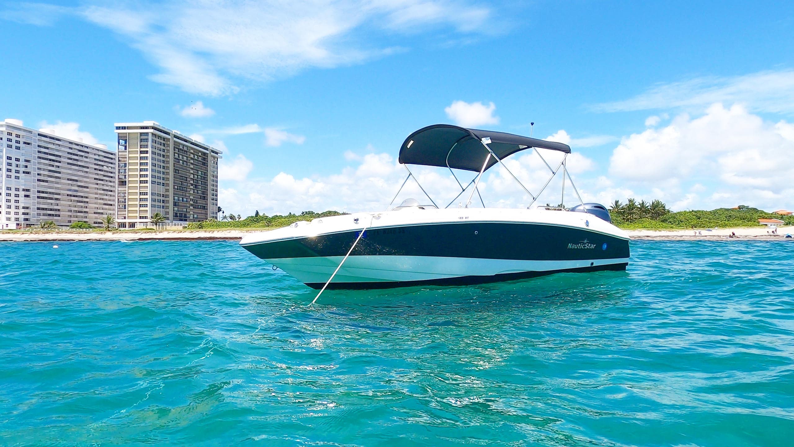 Explore Fort Lauderdale Waters on the 19' Mini Star Sundeck