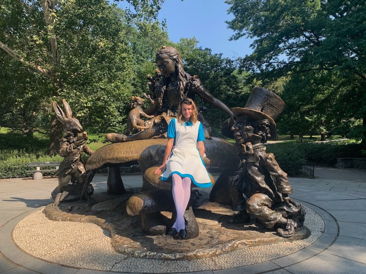 Outdoor Adventure: Treasure Hunt in Central Park with Alice