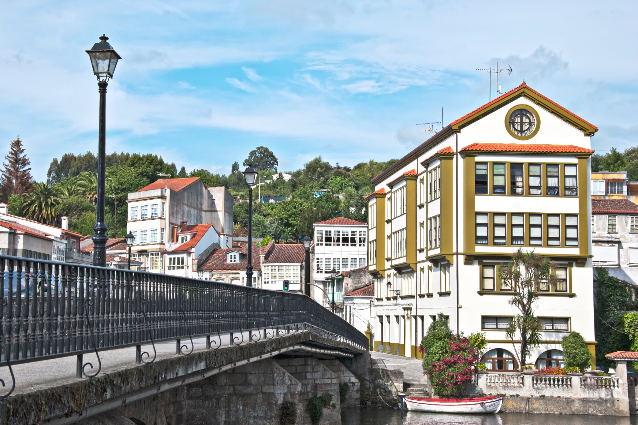 Betanzos Walking Tour: Medieval Streets, Gothic Churches & Hidden Pazos photo 2