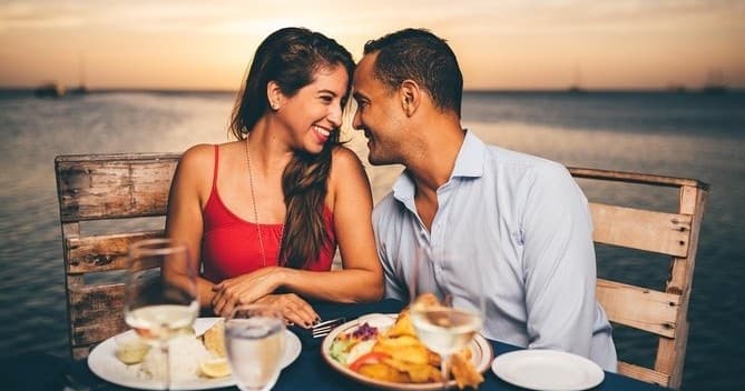 Water-Activities & Lisbon Boats: Romantic Dinner Cruise in Lisbon