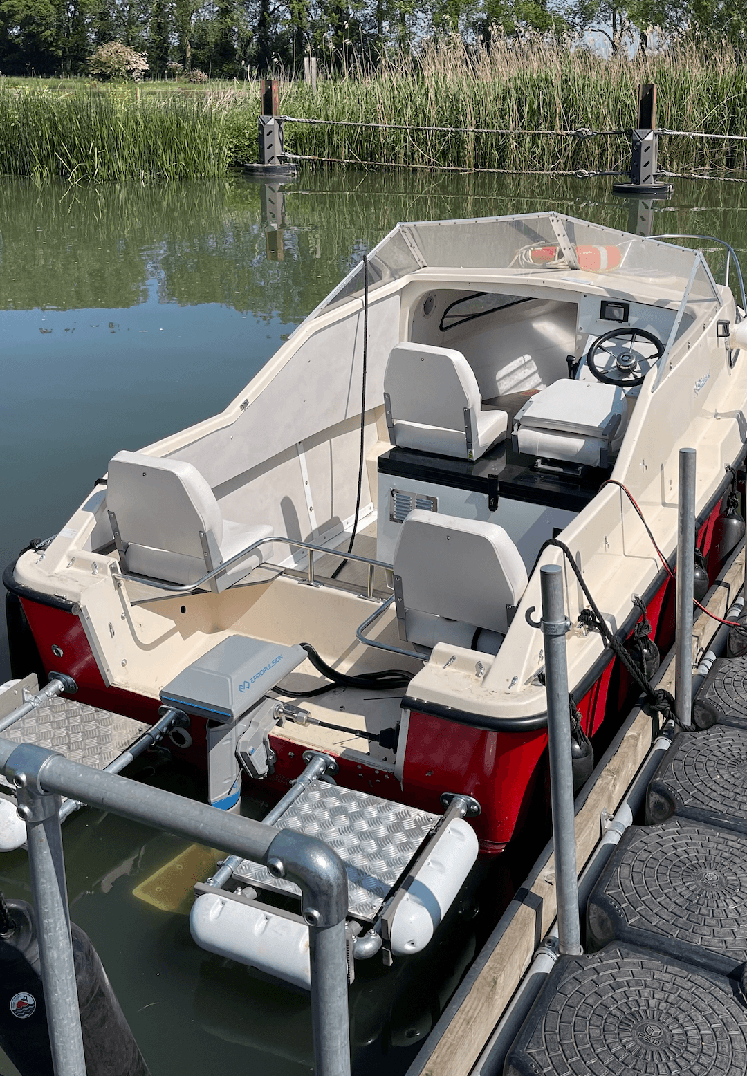 Water Activities at Cotswold Boat Hire: Thames River Cruises