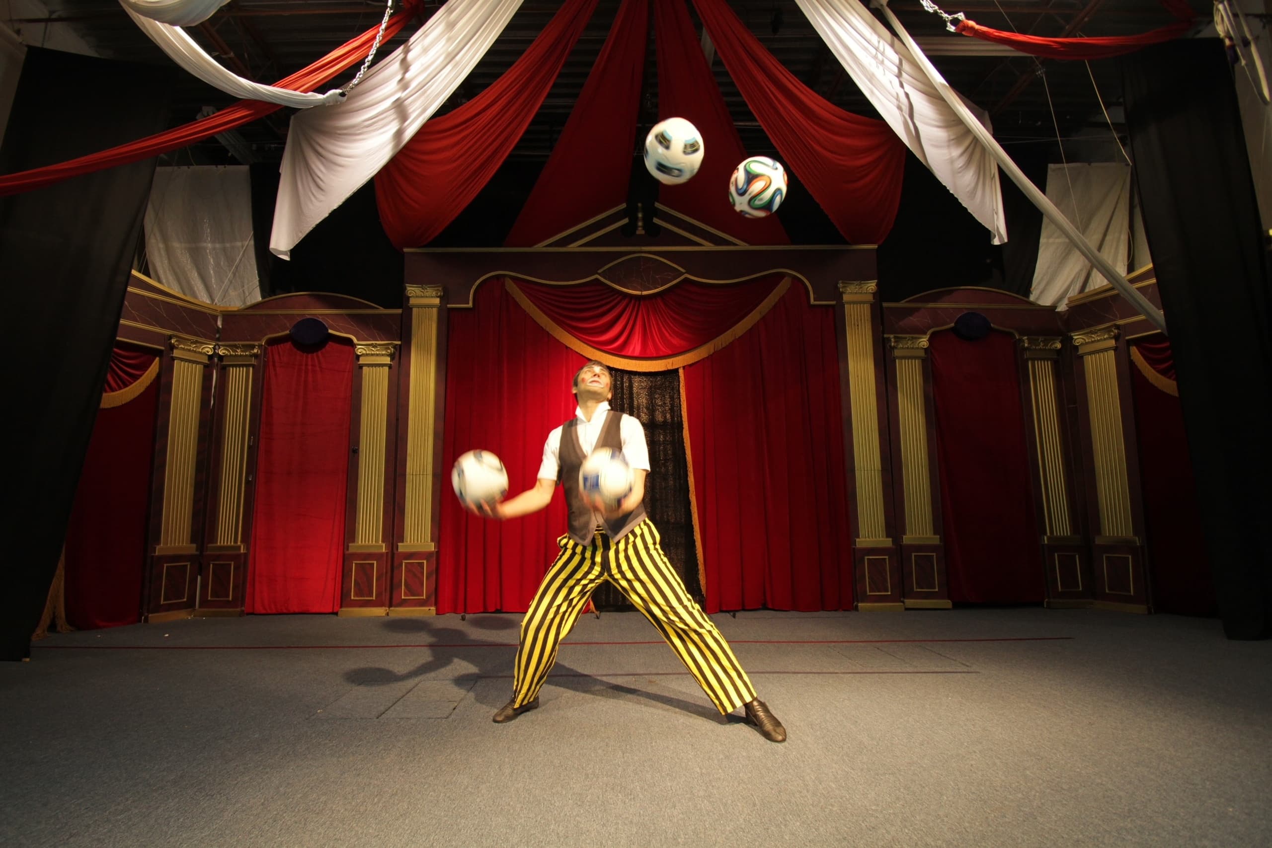 Unicycling Juggler Show in Toronto: 30-Minute Family Entertainment