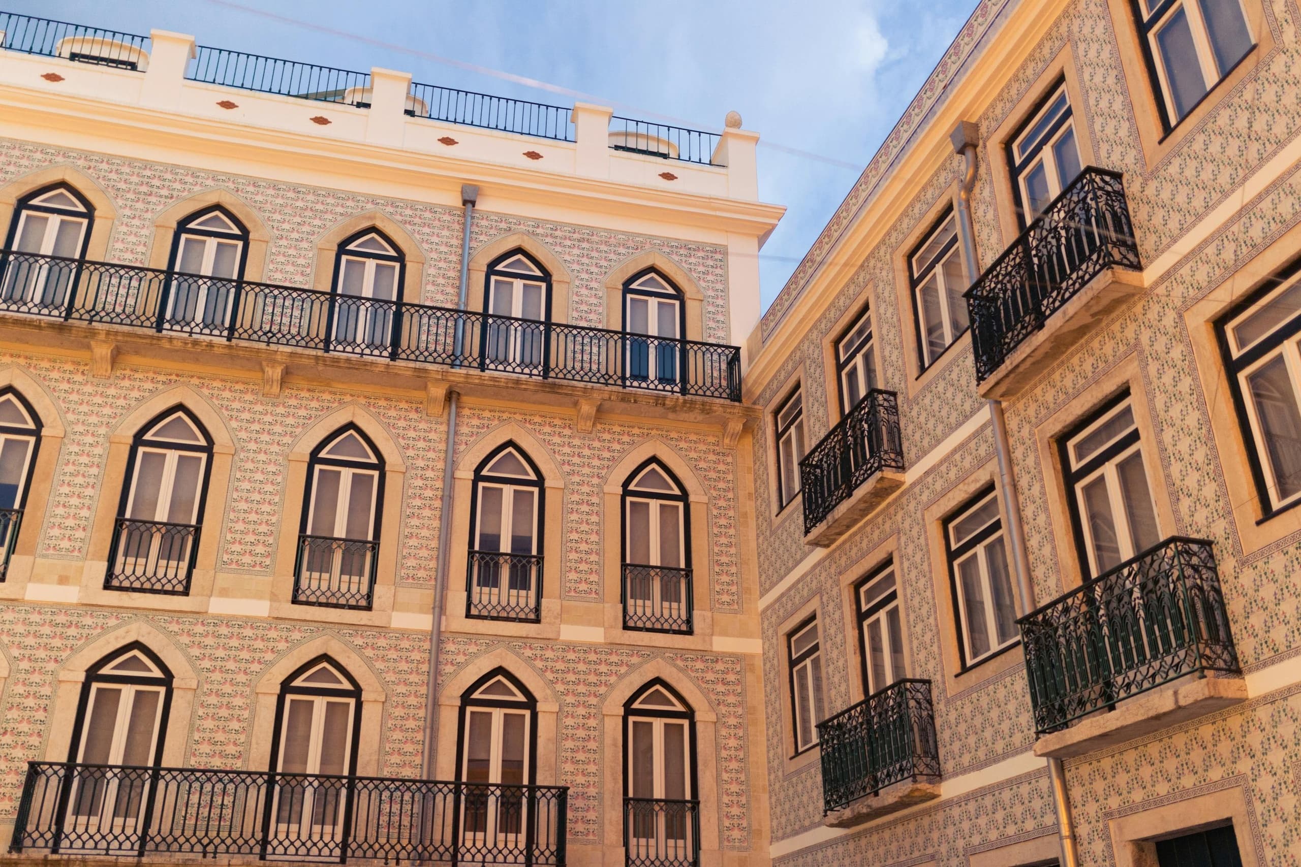 Explore Lisbon’s Historic Alfama and Stunning Viewpoints on a 3-Hour Tuk Tuk Tour
