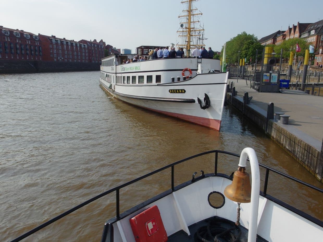 Scenic Boat Ride in Bremen with Hal Över