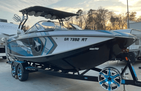 Nautique G23 Boat