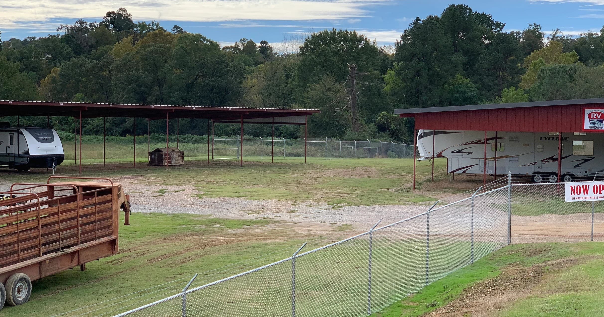 RV sites with covered parking at Caddo River campground