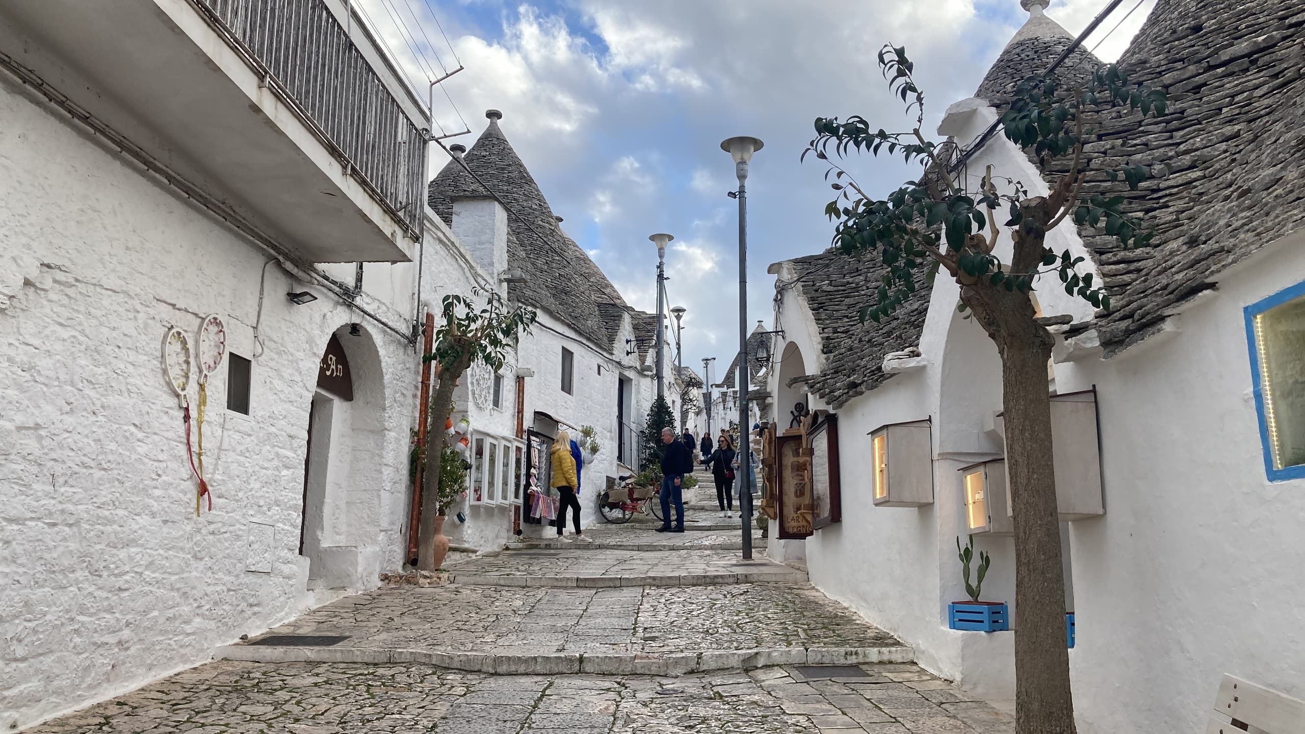 Cultural Walking Tour of Alberobello with Free Walking Tour Italia
