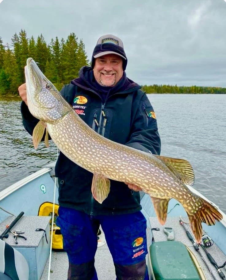 Sight-Fishing Northern Pike on Talbot Lake: Half-Day Guided Trip from Jasper photo 4