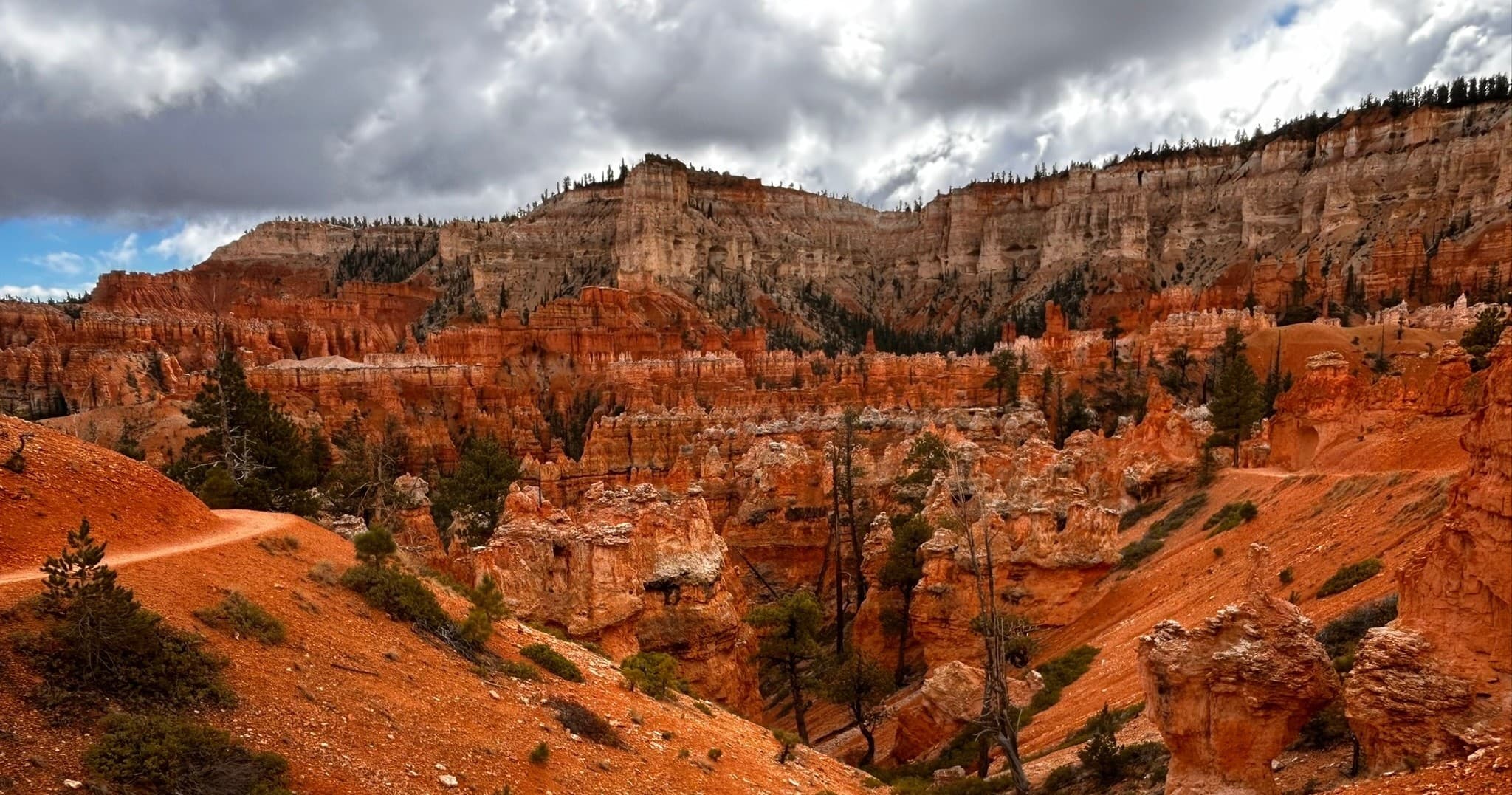 Into the Hoodoos: A 4.5-Hour Bryce Hiking Tour Through Amphitheaters photo 3