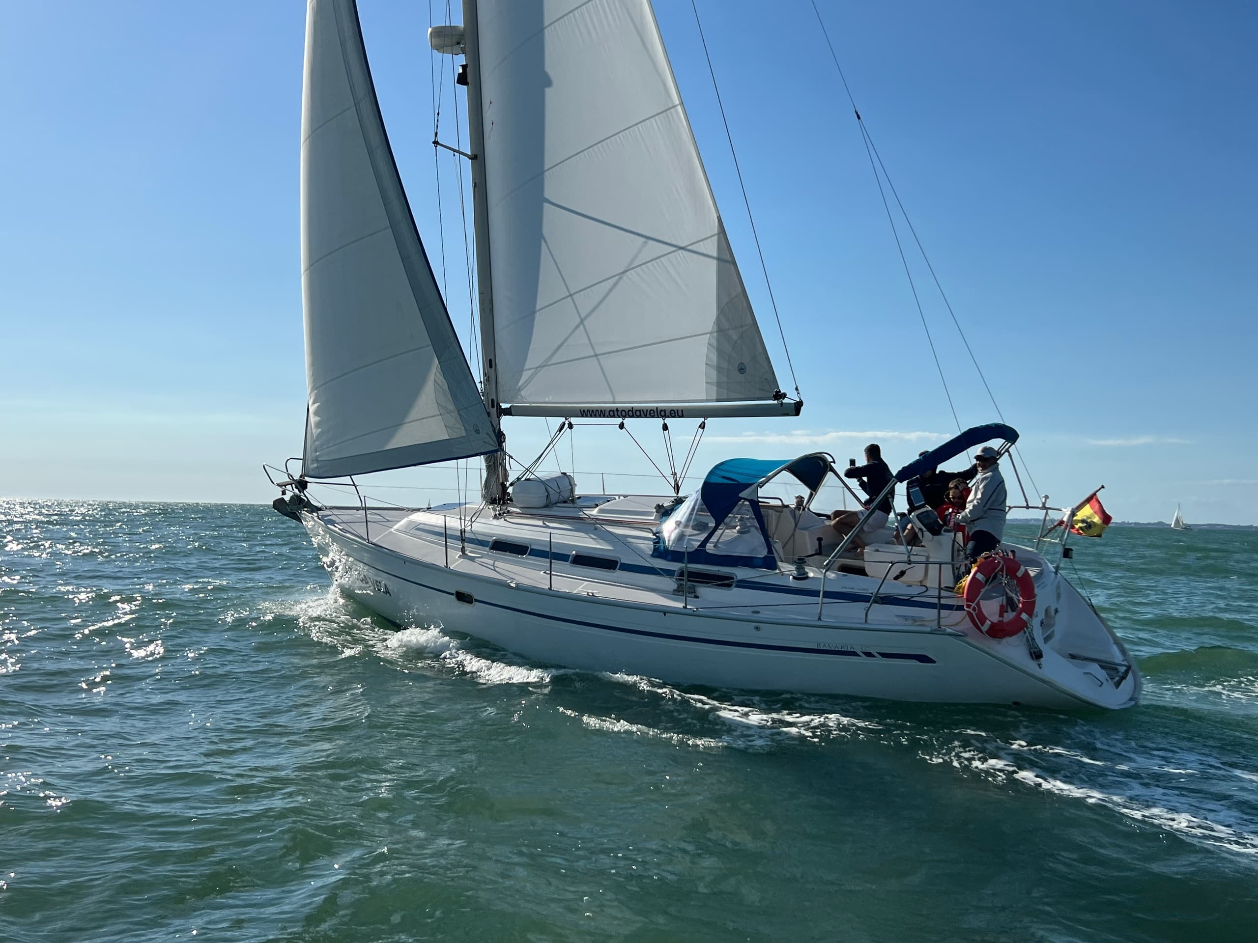 Silent Sailing Across Cádiz Bay: Two-Hour Private Yacht Experience