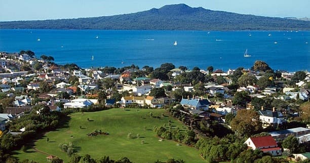 Half-Day Auckland City and Devonport Cruise: Harbor Views, Mt Victoria Lookout & Ferry Ride