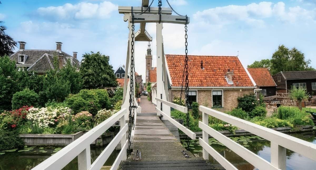 Edam and Volendam Daytrip from Amsterdam: Cheese, Canals & Coastal Village Life photo 2