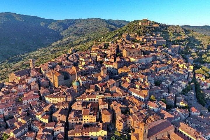 Cortona: Private Walking Tour with Bologna Tour