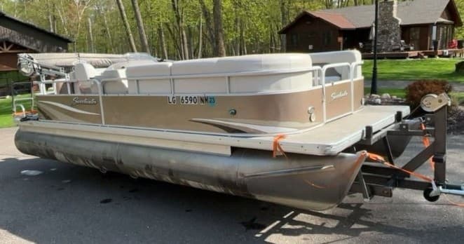 Experience Lake Life: Pontoon Rentals in Crosslake Minnesota for Groups Up to 10