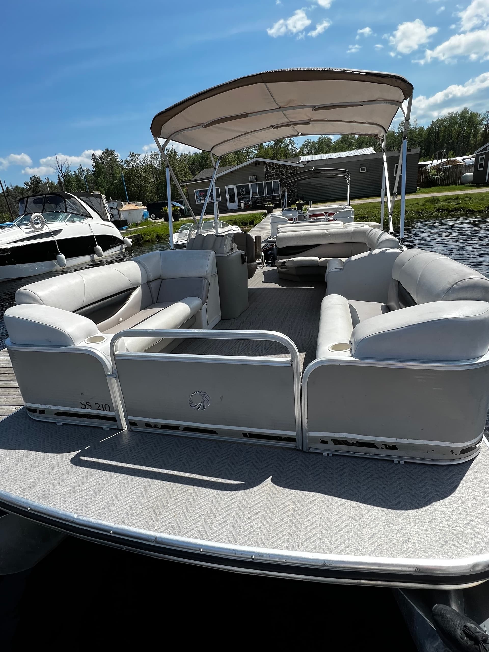 Water Activities at Falcon Lake Marina: Pontoon & More