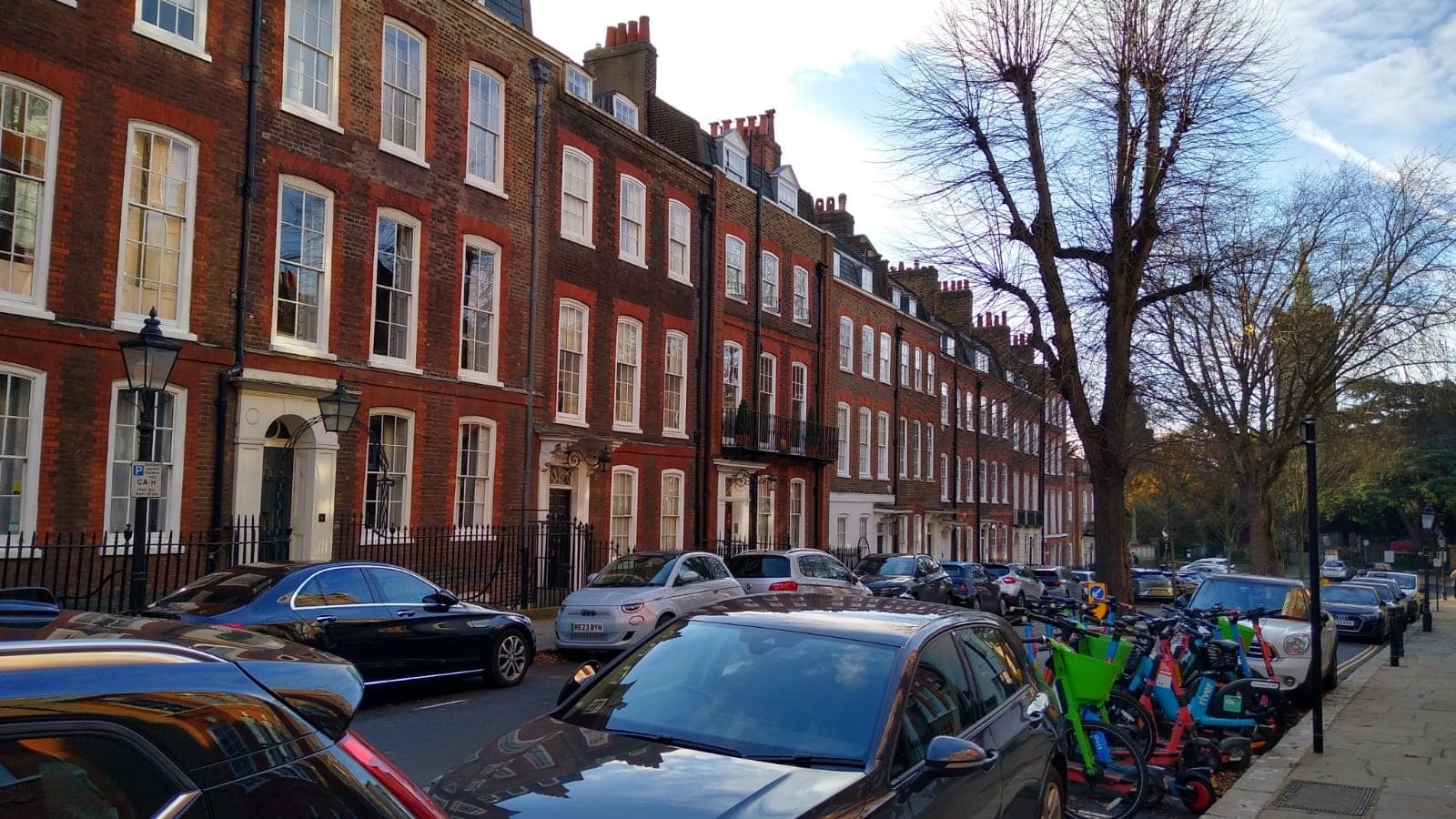 Celebrity Homes Walking Tour with Brit Icon Tours London