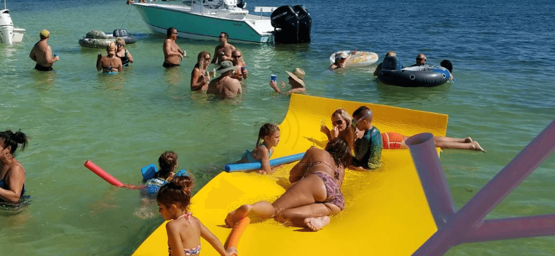 Tiki Bar, Sightseeing & Boca Chia Sandbar Stop