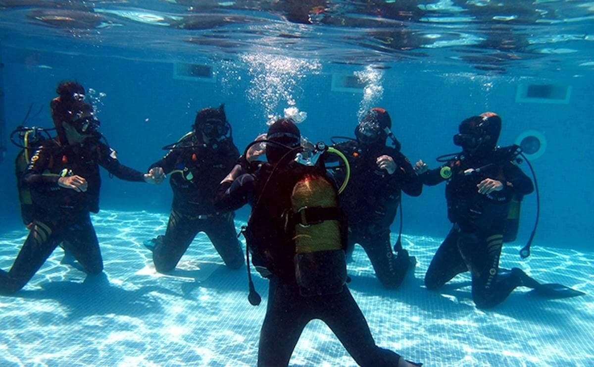 Piscina Experience: Introductory Diving with Ohana Diving in Cambrils