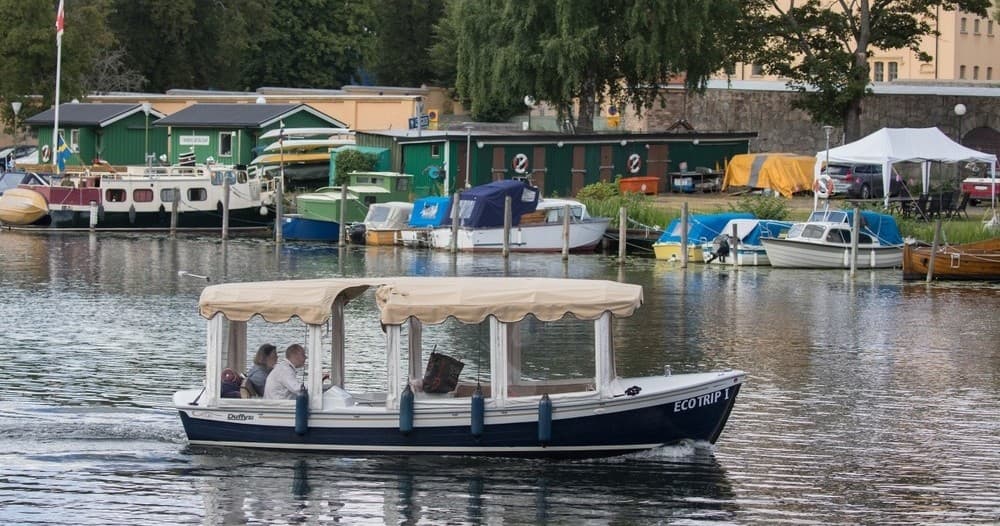 Duffy Boat Rentals in Redondo Beach: Calm Waters & Coastal Views