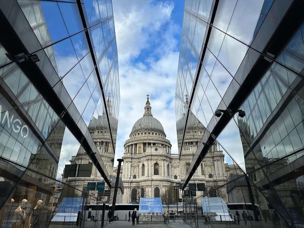 literature-walking-tour-st-pauls-to-southwark-a-level-exam-prep photo 2
