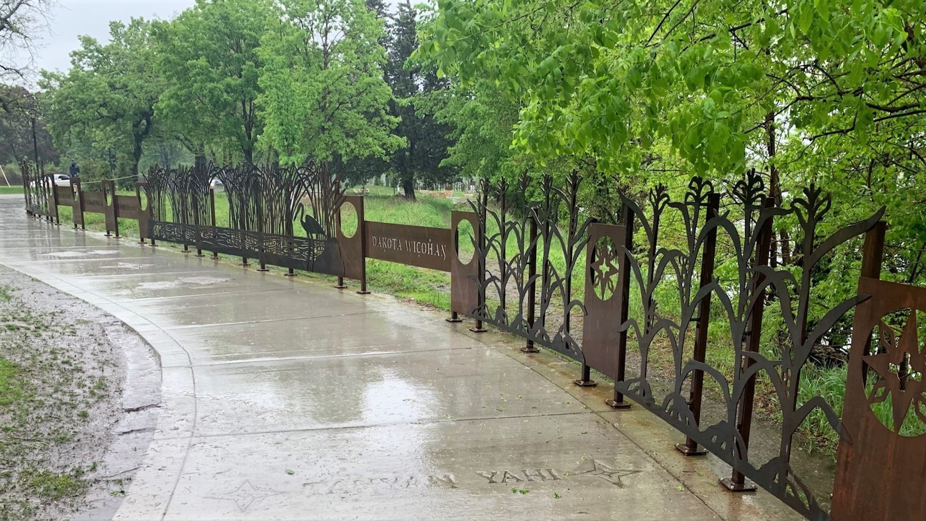 Bde Maka Ska: From Dakota Village to Cottage City — Guided Lakeside Walking Tour in Minneapolis