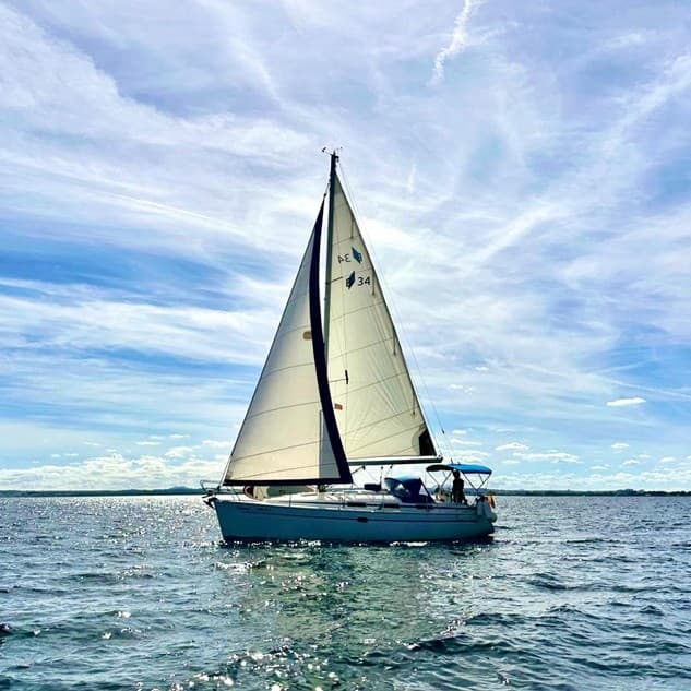 Morning Brunch and Bay Sail in Mallorca: Swim, Snorkel & Paddle