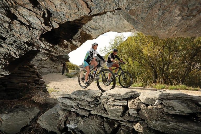 Roxburgh Gorge Cycle Trail: Bike Hire, Shuttle & Jet Boat from Queenstown