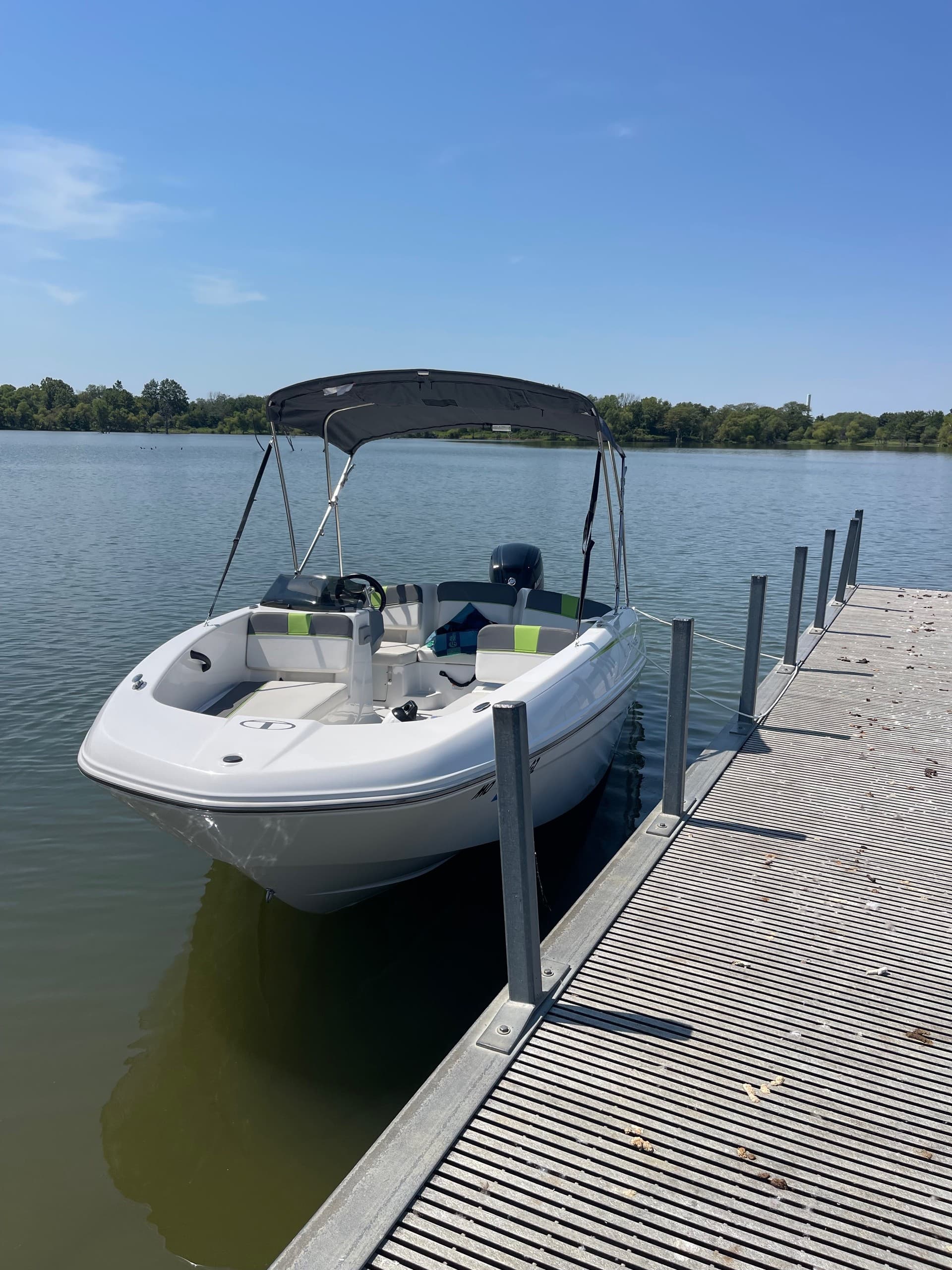 Tahoe T18 Private Boat Rental — Easy Family Boating Near Paola, Kansas
