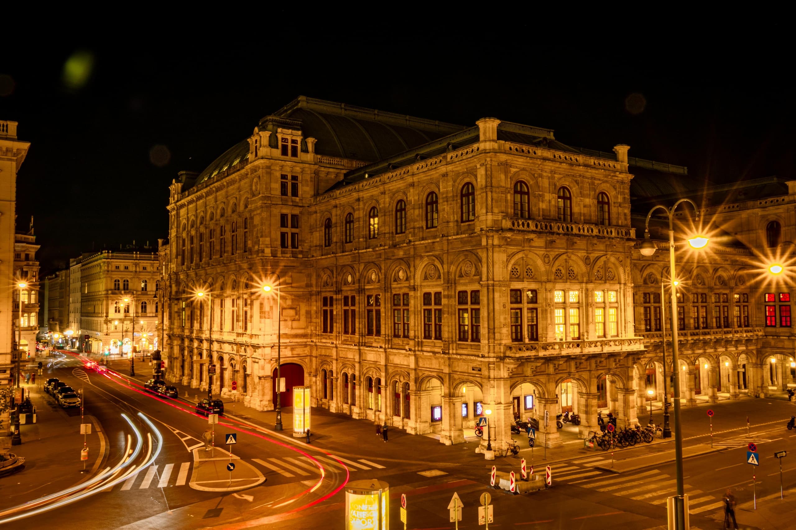 VIP Backstage Tour at Vienna State Opera: Private Limousine & Champagne
