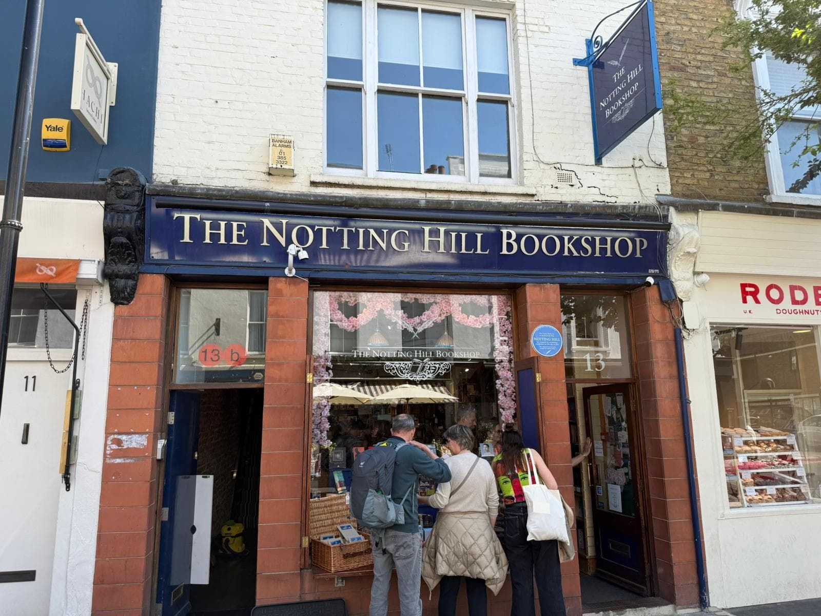 Stroll Portobello Road: Free Notting Hill Walking Tour in Spanish photo 2
