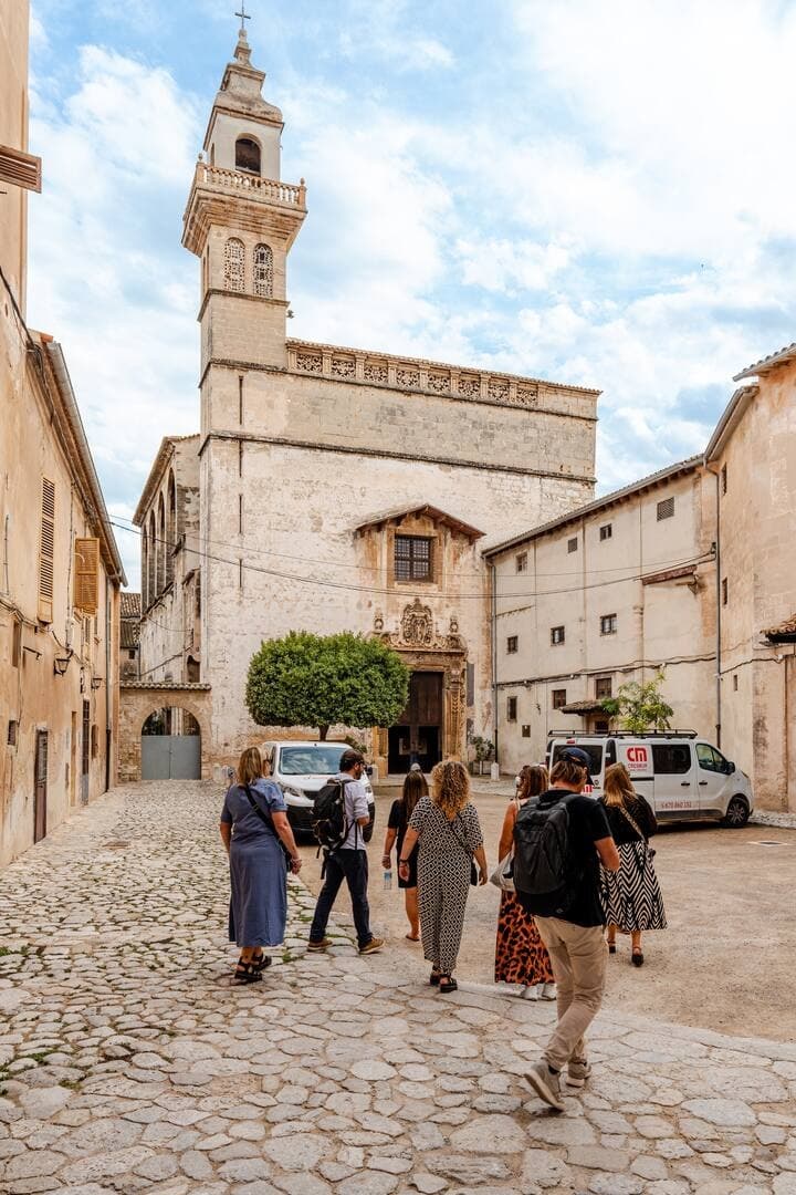 Palma Walking Tour: Cathedral, Almudaina & Hidden Patios in 90 Minutes photo 3