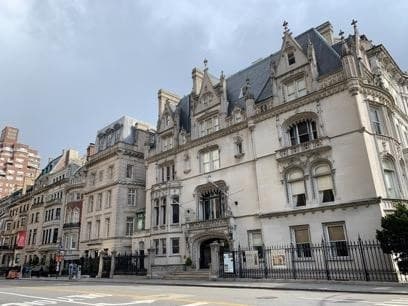 Historical Landmarks & Architecture: Gilded Age Mansions Tour by Bowery Boys Walks