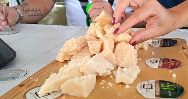 Food & Drink: Parma Dairy Tour & Light Lunch Experience